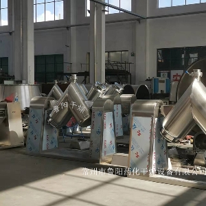 v型混合機(jī)制作現(xiàn)場和客戶使用現(xiàn)場